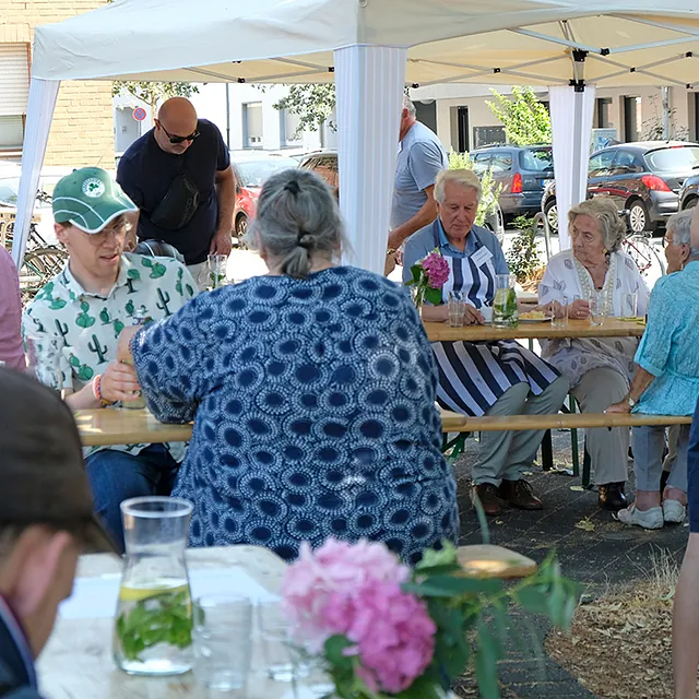 Personen beim Gemeindefest 2026