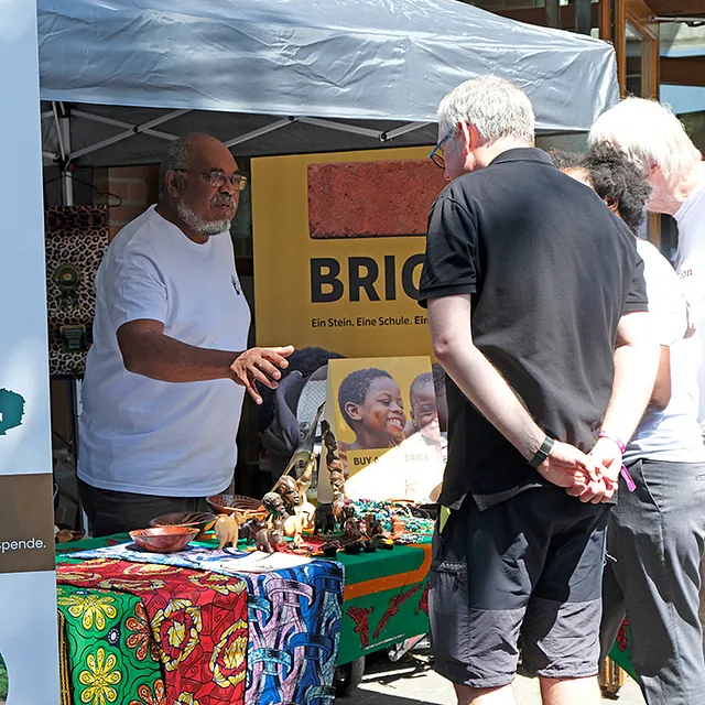 Personen beim Gemeindefest 2026