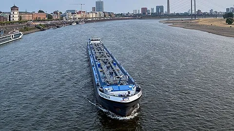Schiff auf dem Rhein