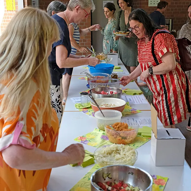 Salatbar beim Gemeindefest
